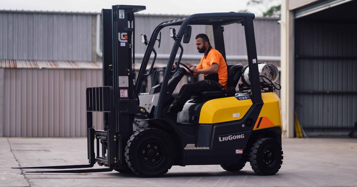 liugong forklift being driven