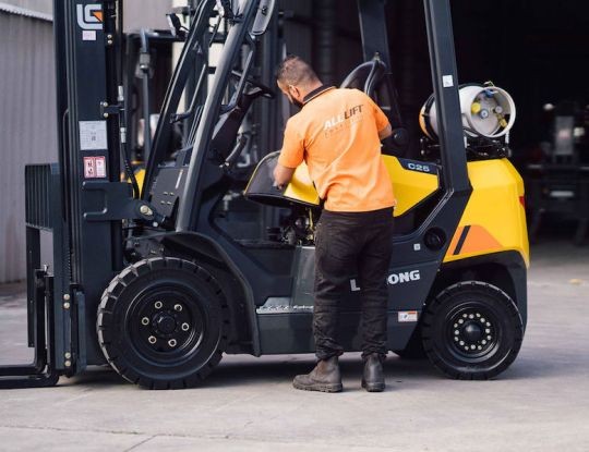 Need a forklift but don’t have a licence? Operator hire is your new best mate.